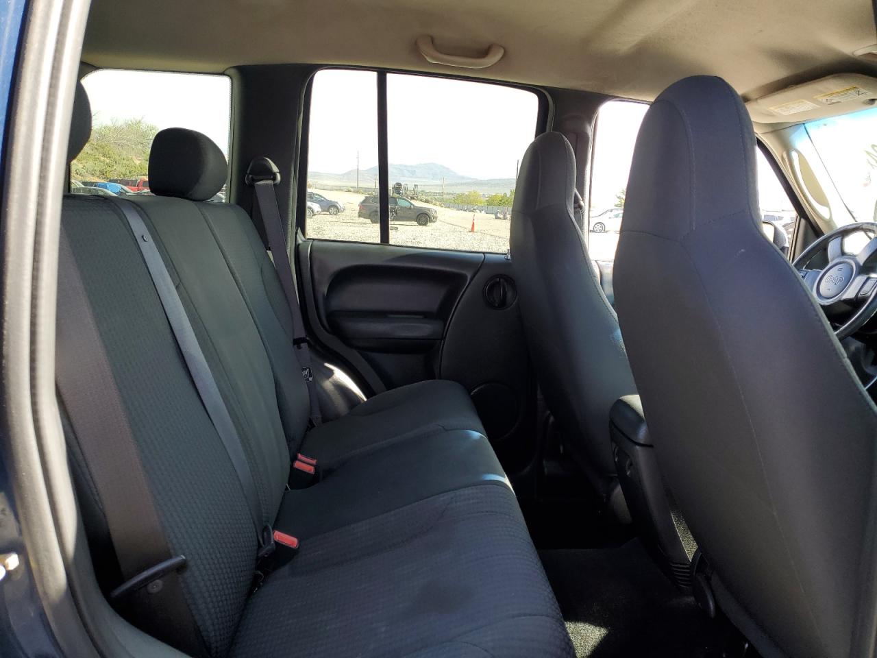 1J4GL48K03W597665 2003 Jeep Liberty Sport