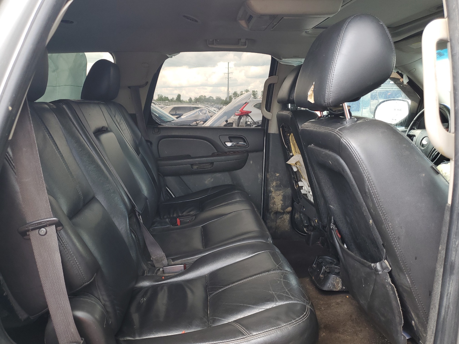 1GNSKBE03BR301052 2011 Chevrolet Tahoe K1500 Lt