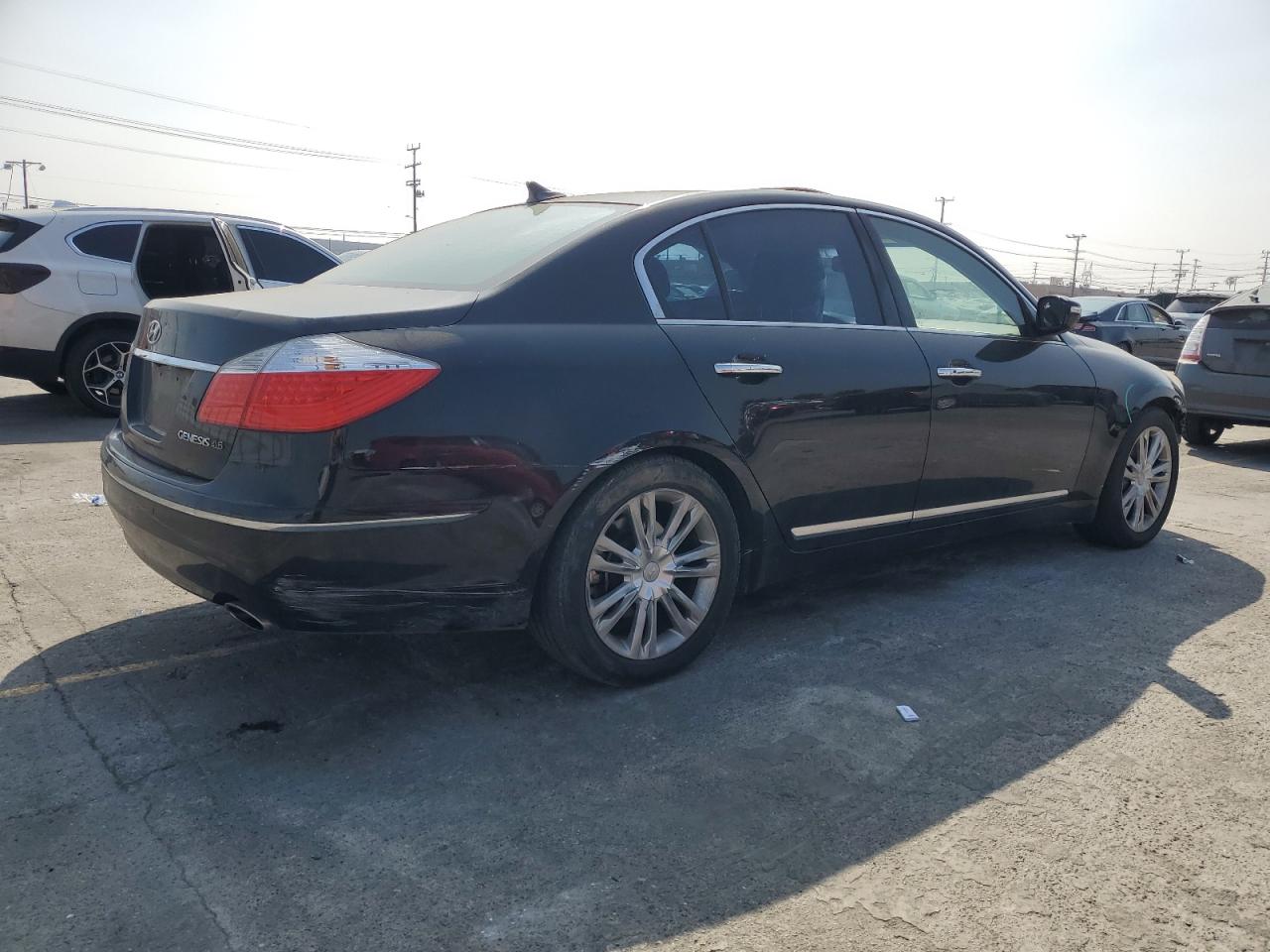 2009 Hyundai Genesis - Image 3