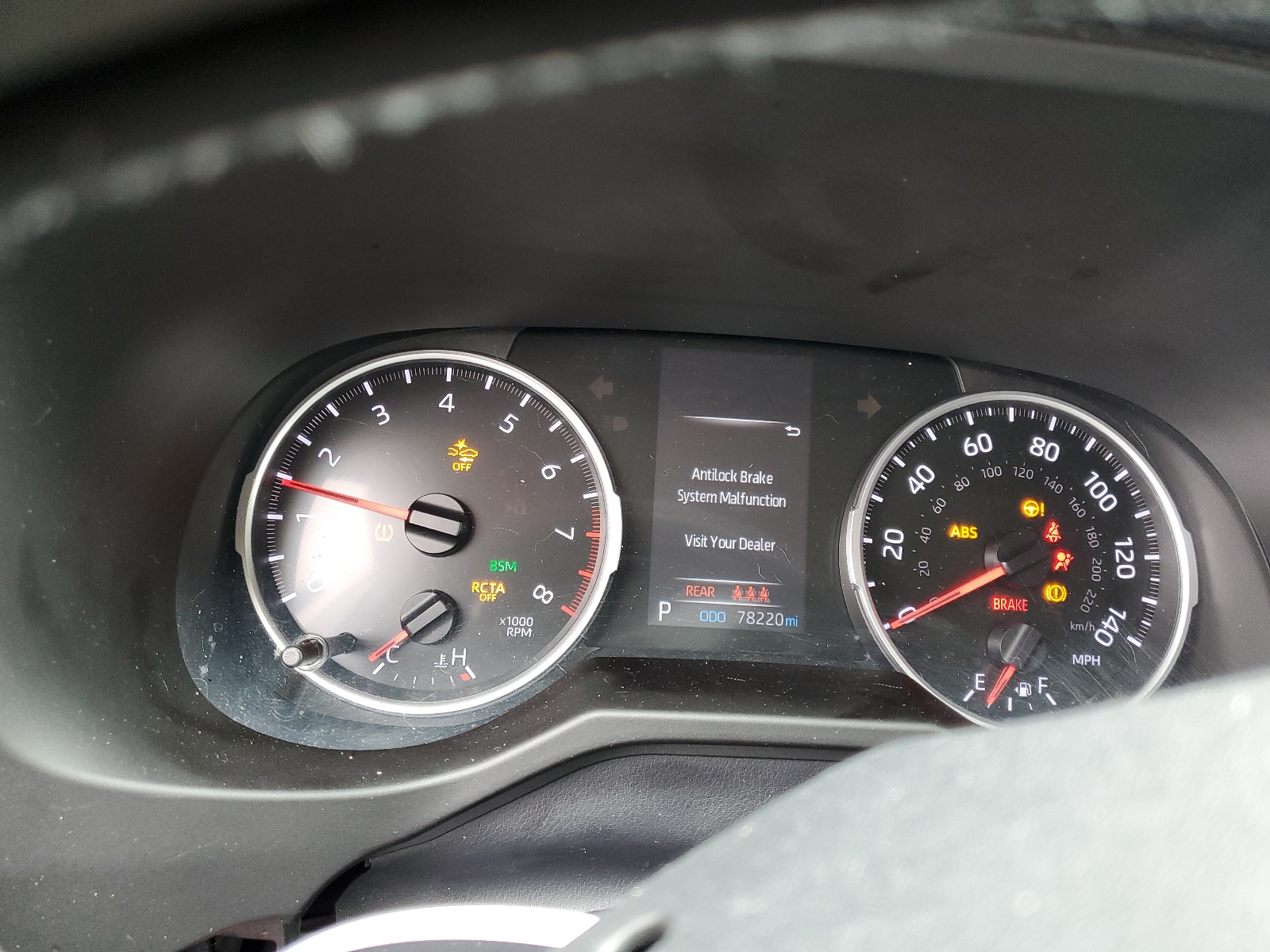 2T3K1RFV6KW011984 2019 Toyota Rav4 Le