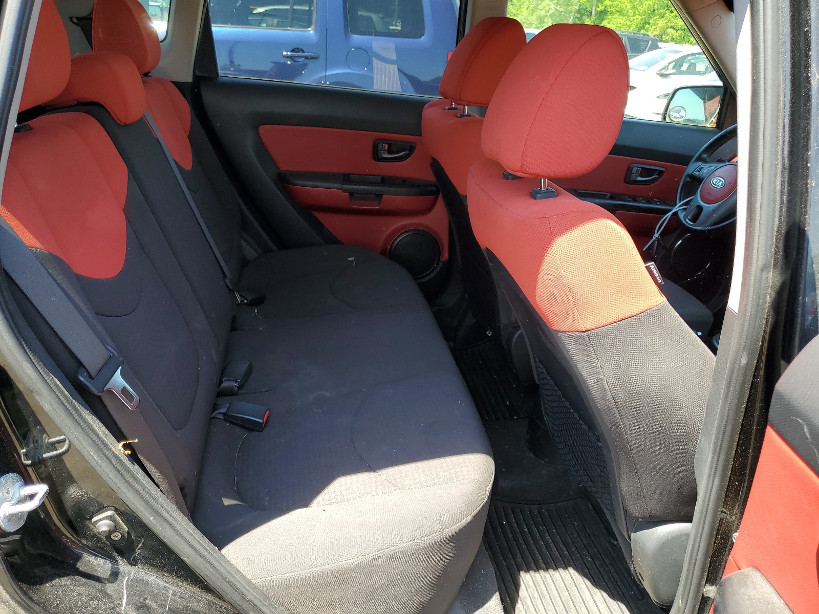 KNDJT2A27B7198660 2011 Kia Soul +