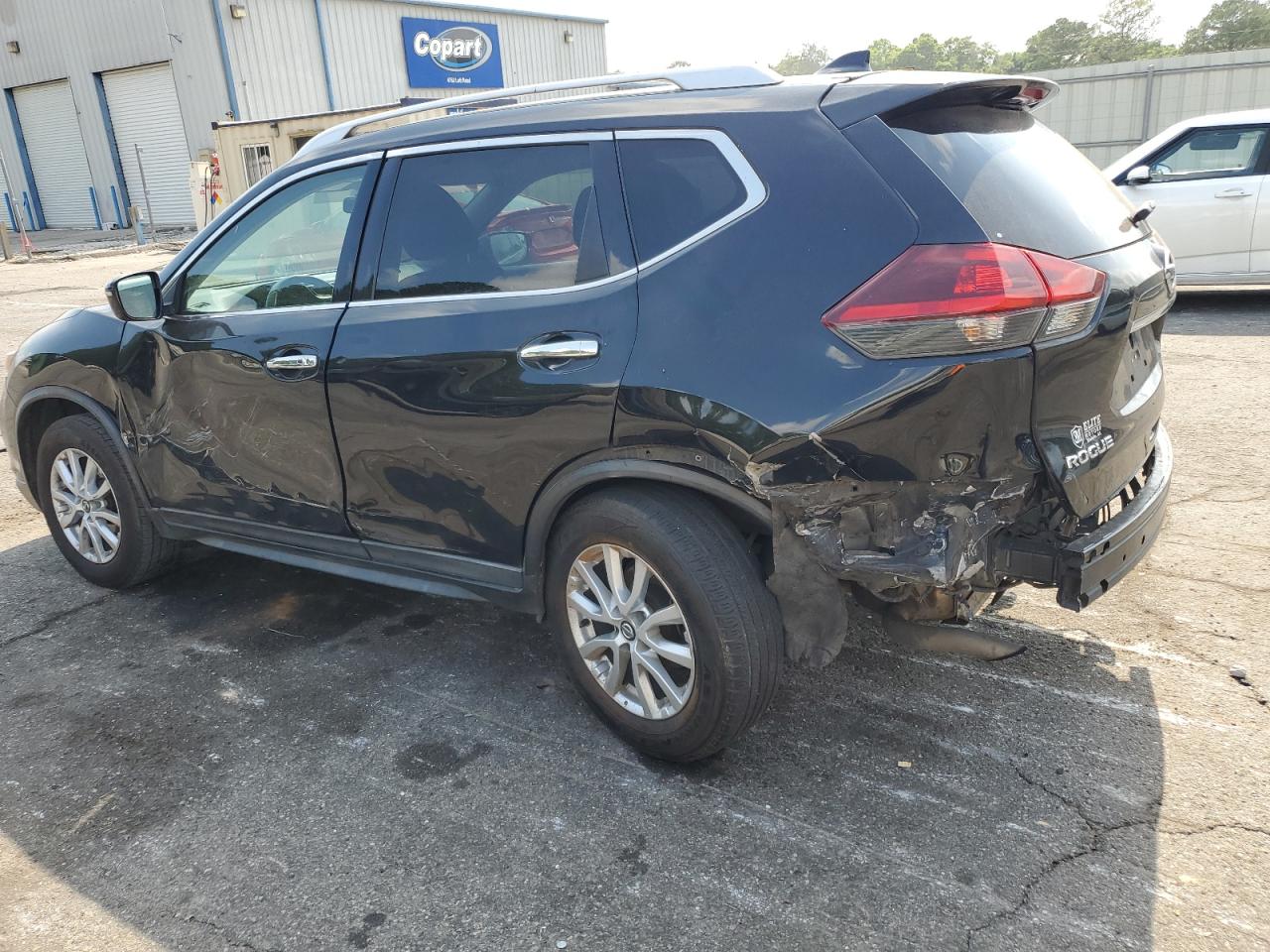 KNMAT2MT5JP578728 2018 NISSAN ROGUE - Image 2