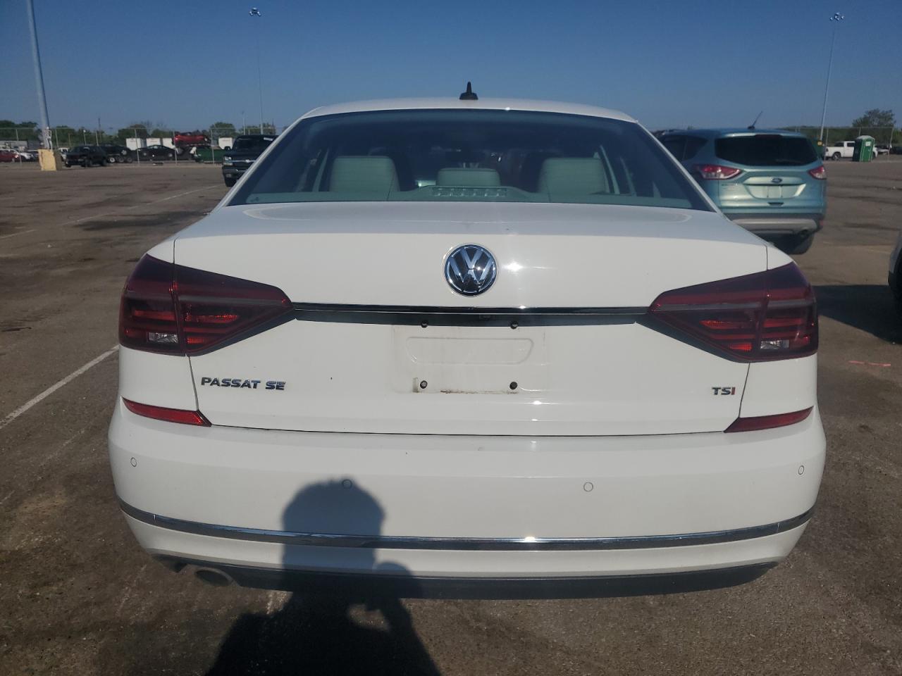 1VWBA7A32JC044506 2018 Volkswagen Passat Se