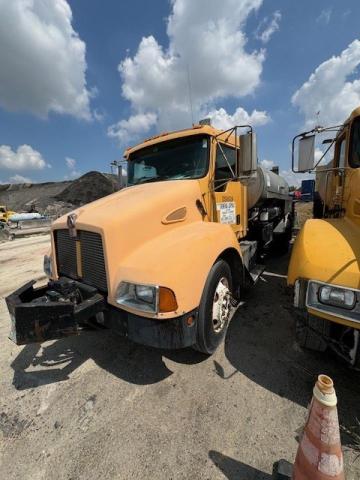 2002 Kenworth Construction T300