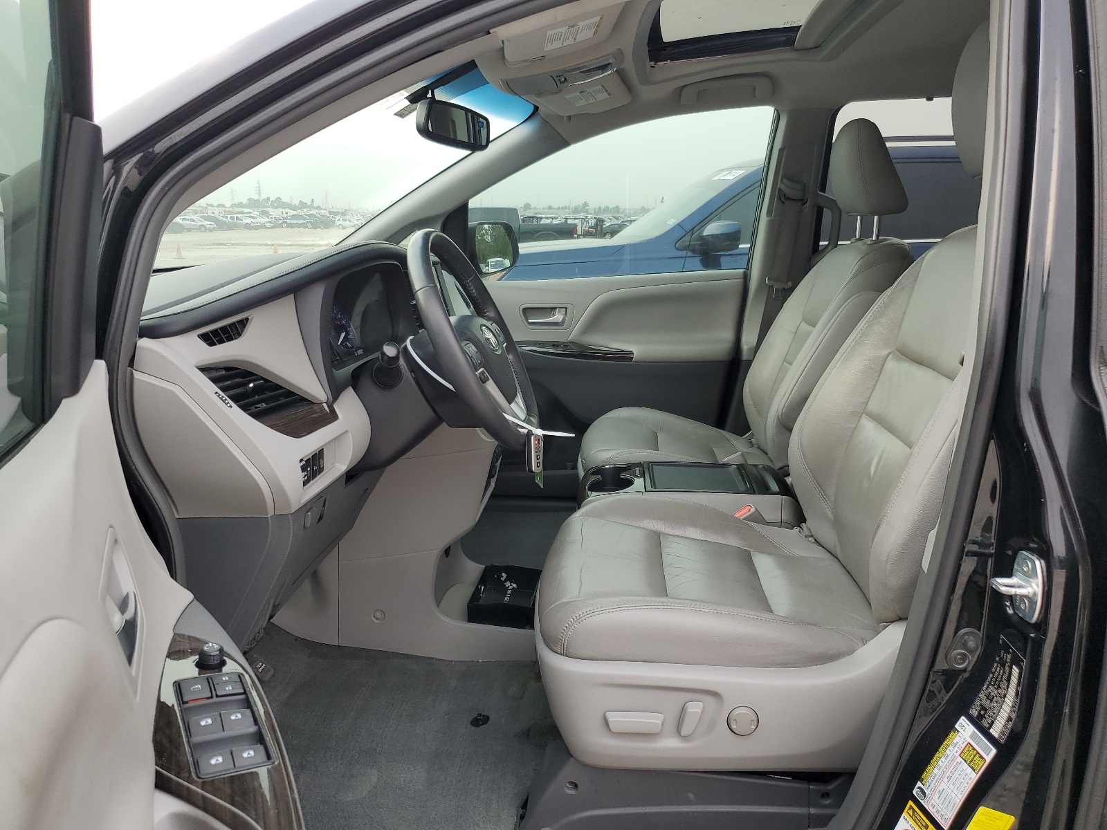 5TDYK3DCXGS745378 2016 Toyota Sienna Xle