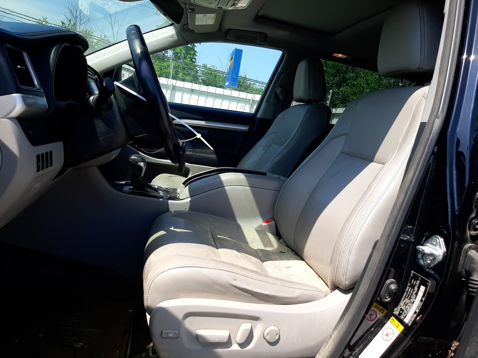 5TDJZRFH6HS383575 2017 Toyota Highlander Se