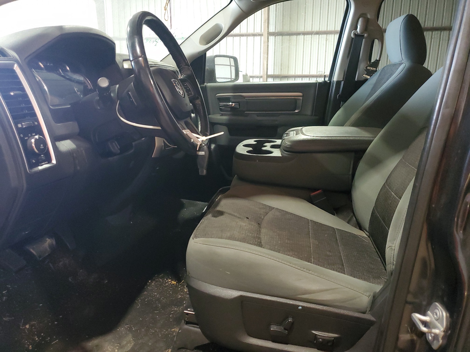 1C6RR7TT4KS587717 2019 Ram 1500 Classic Slt