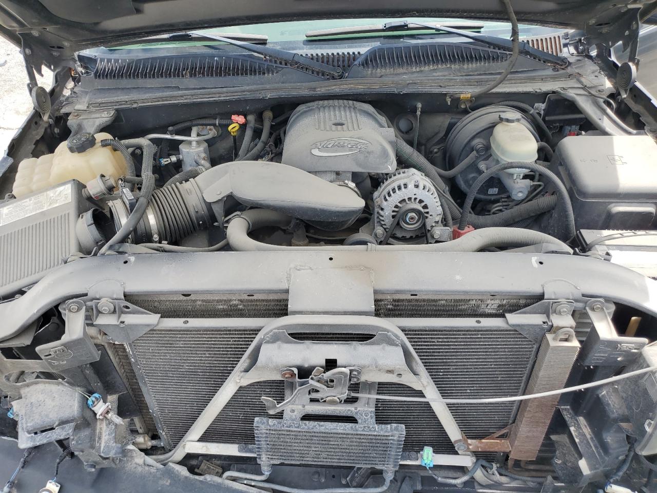 2005 Chevrolet Silverado - Image 12