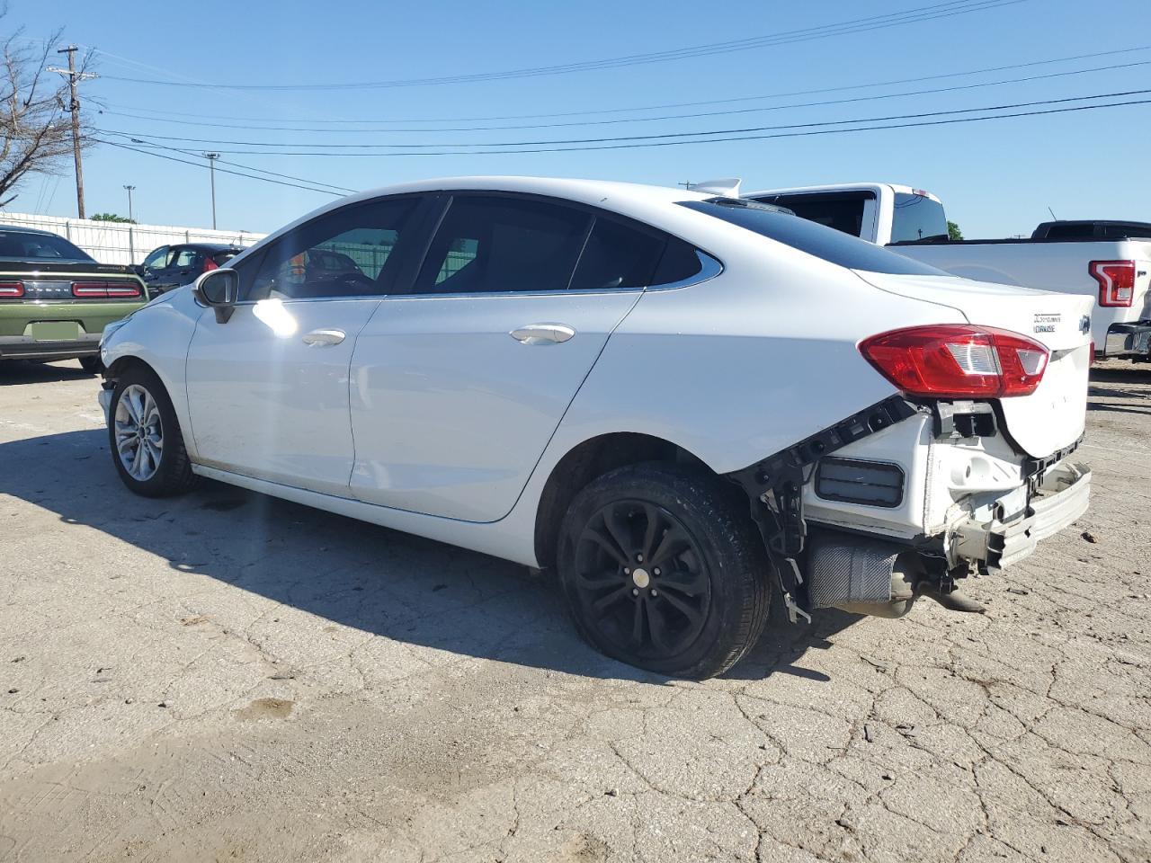 2019 Chevrolet Cruze - Image 2