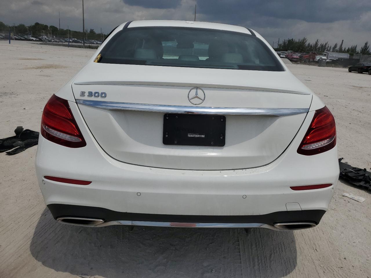 WDDZF4JB1KA573182 2019 Mercedes-Benz E 300