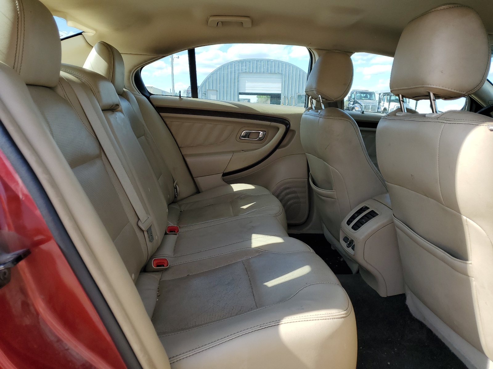 1FAHP2F8XEG137765 2014 Ford Taurus Limited