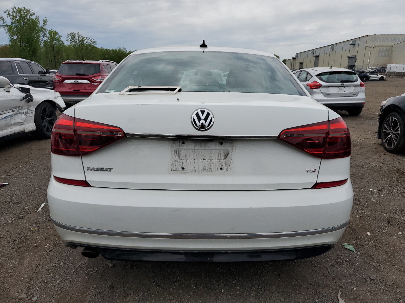 1VWDT7A36HC082687 2017 Volkswagen Passat R-Line
