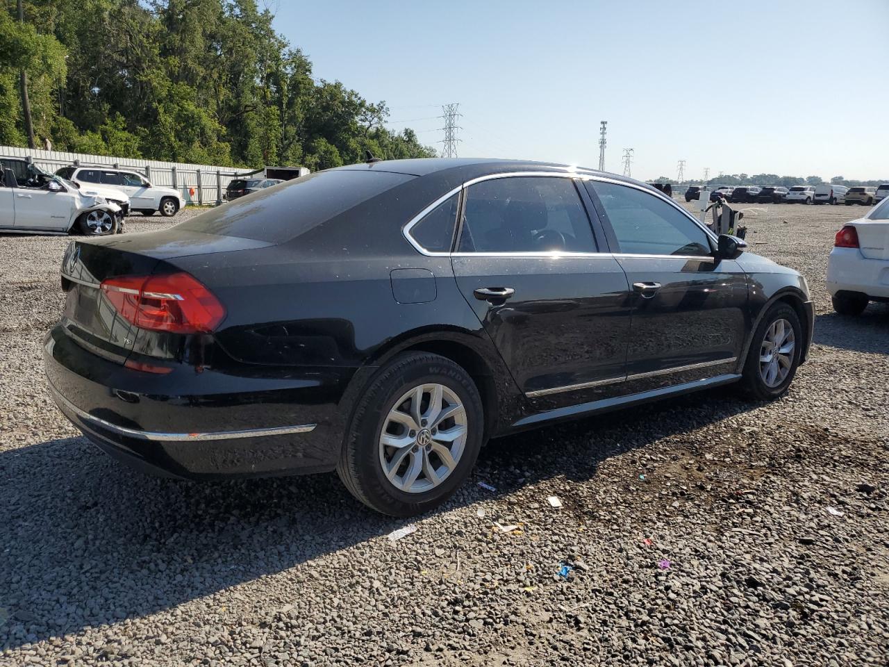 2016 Volkswagen Passat - Image 3
