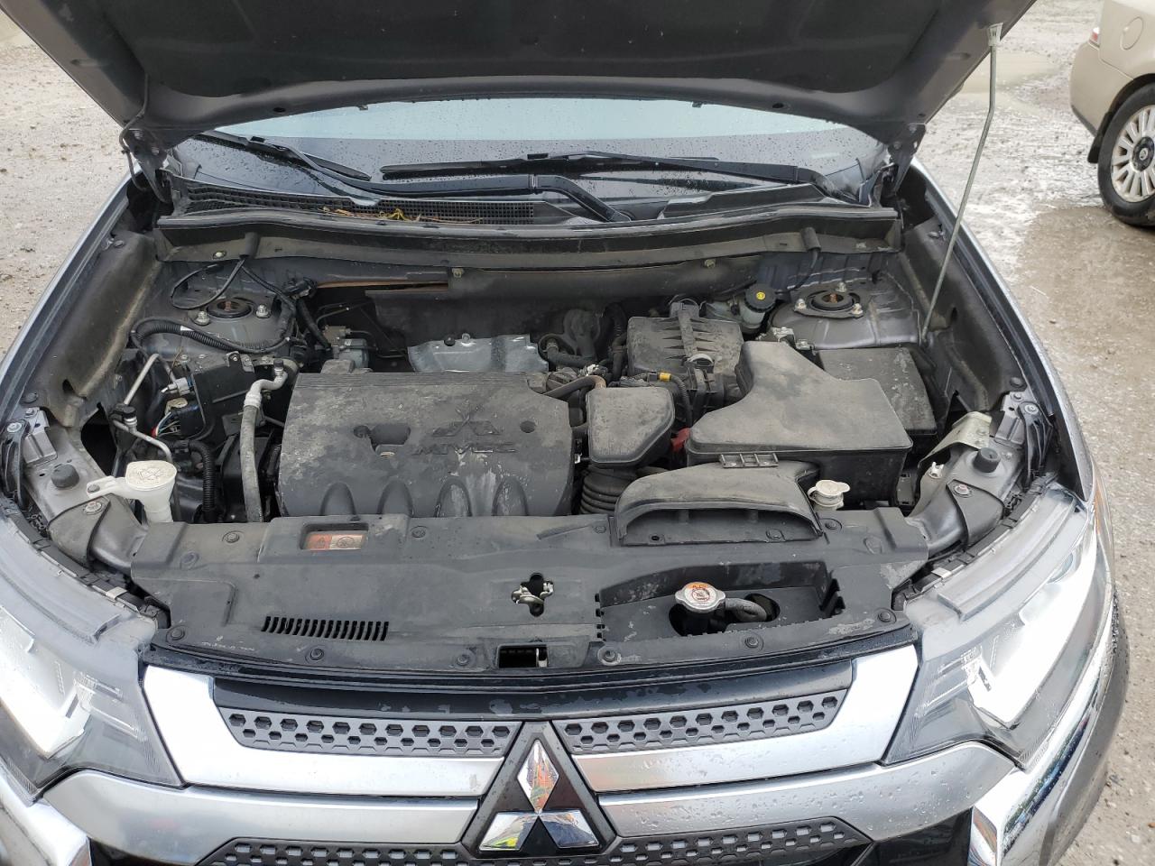 JA4AZ3A3XKJ000907 2019 Mitsubishi Outlander Se