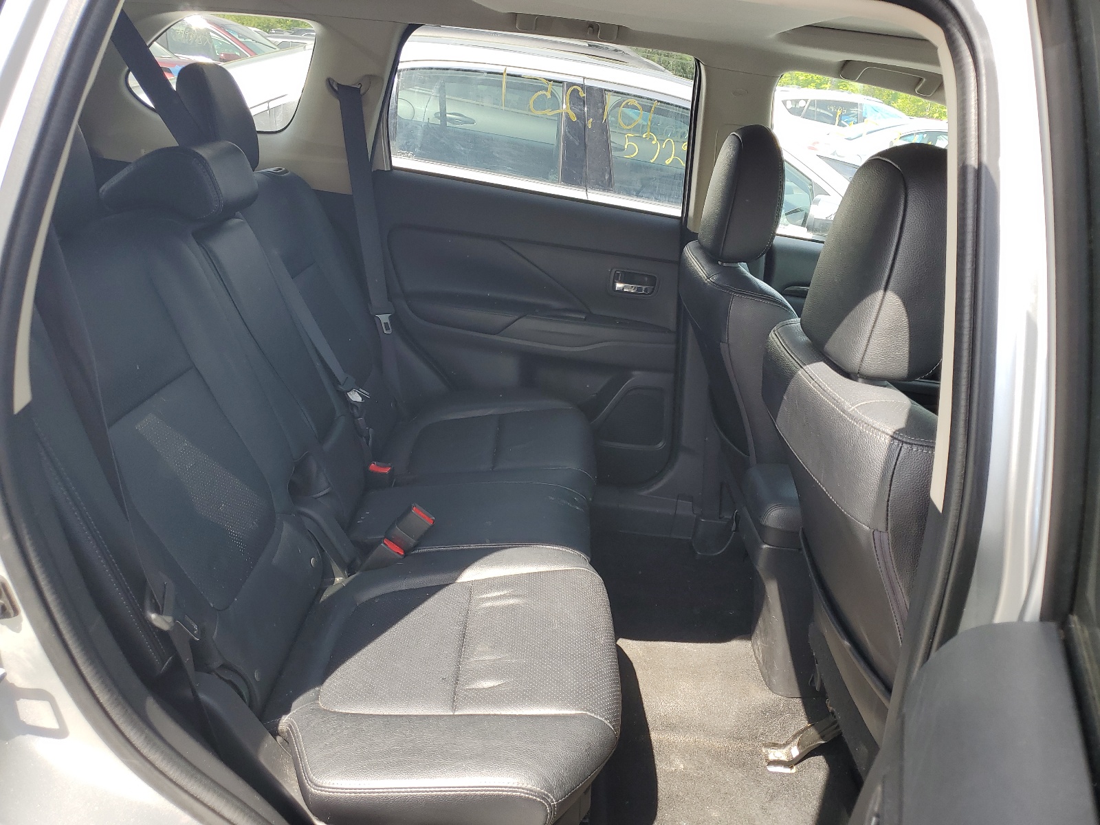 JA4AZ3A38JZ020945 2018 Mitsubishi Outlander Se