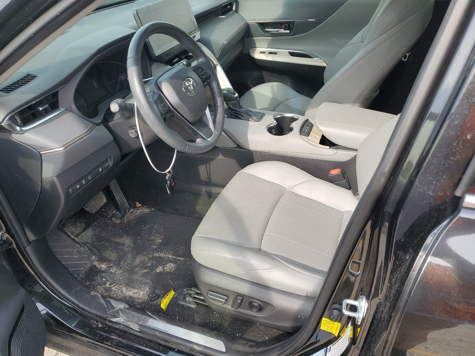 JTEAAAAH1MJ049781 2021 Toyota Venza Le