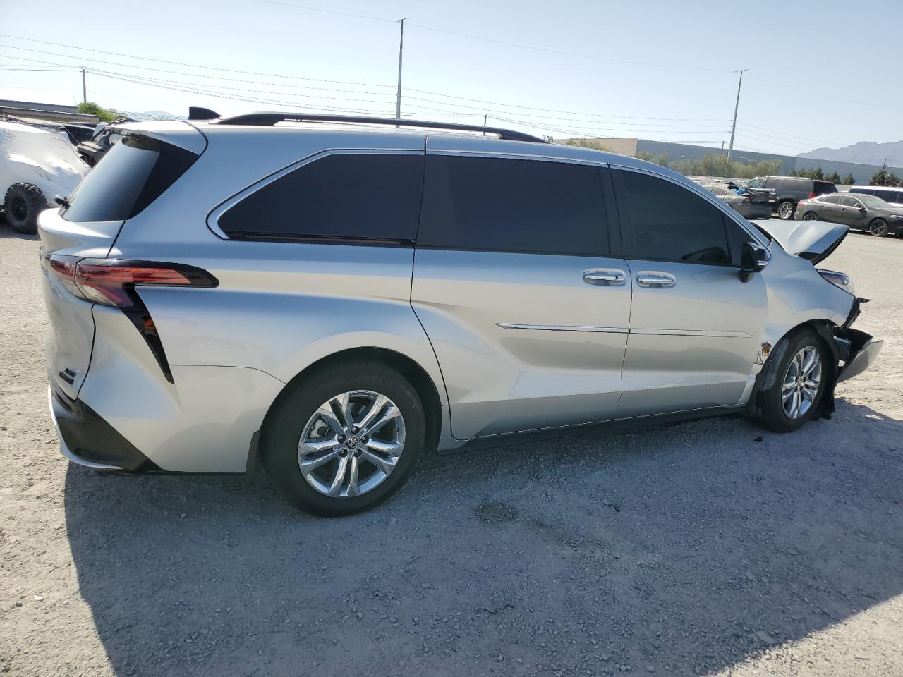 VIN 5TDCSKFC5PS085512 2023 TOYOTA SIENNA no.3