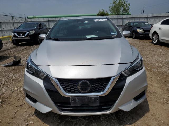  NISSAN VERSA 2021 Сріблястий