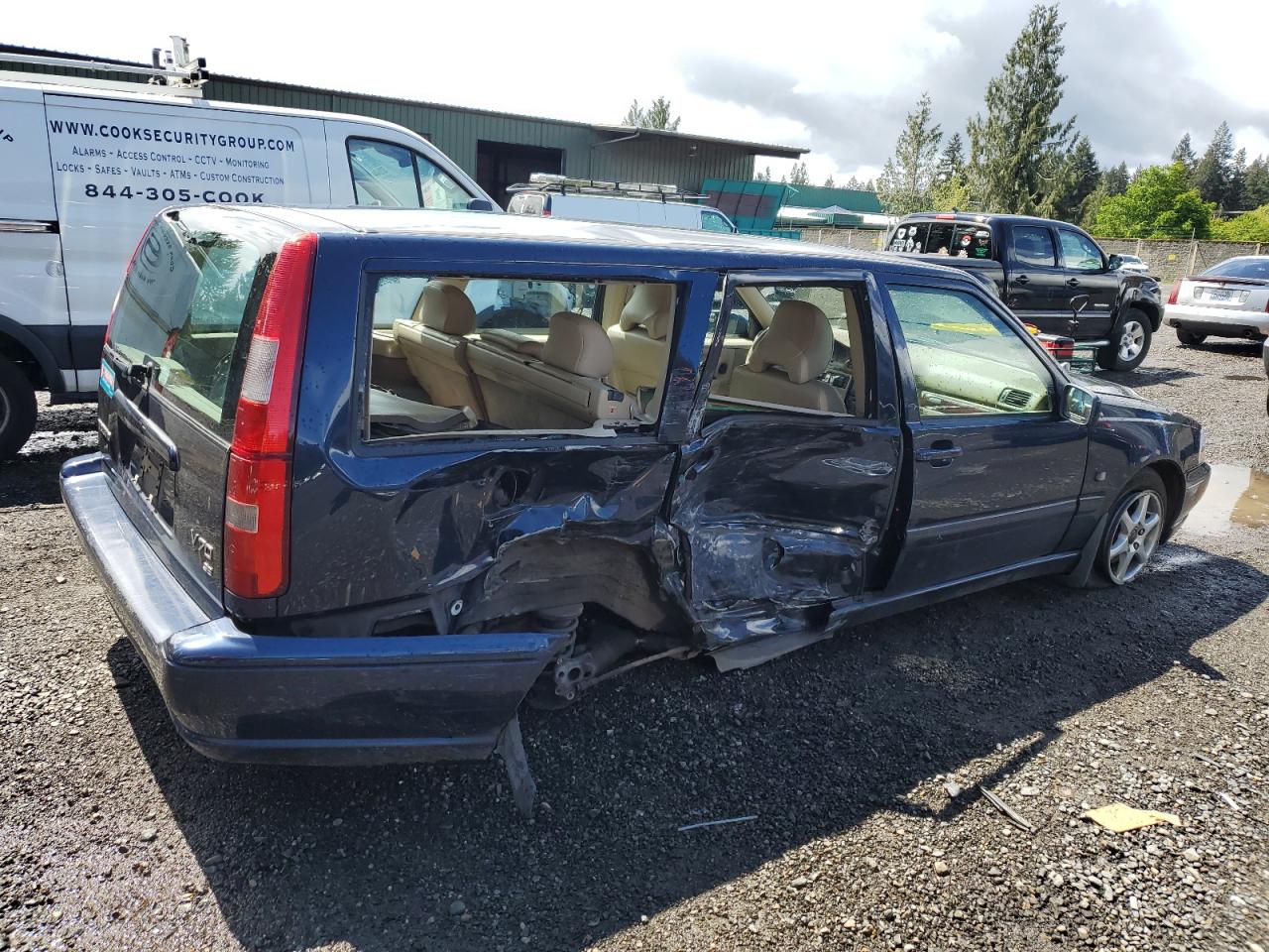 2000 Volvo V70 - Image 3