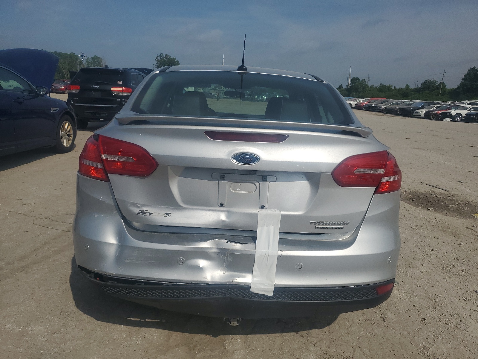 1FADP3J22FL323879 2015 Ford Focus Titanium