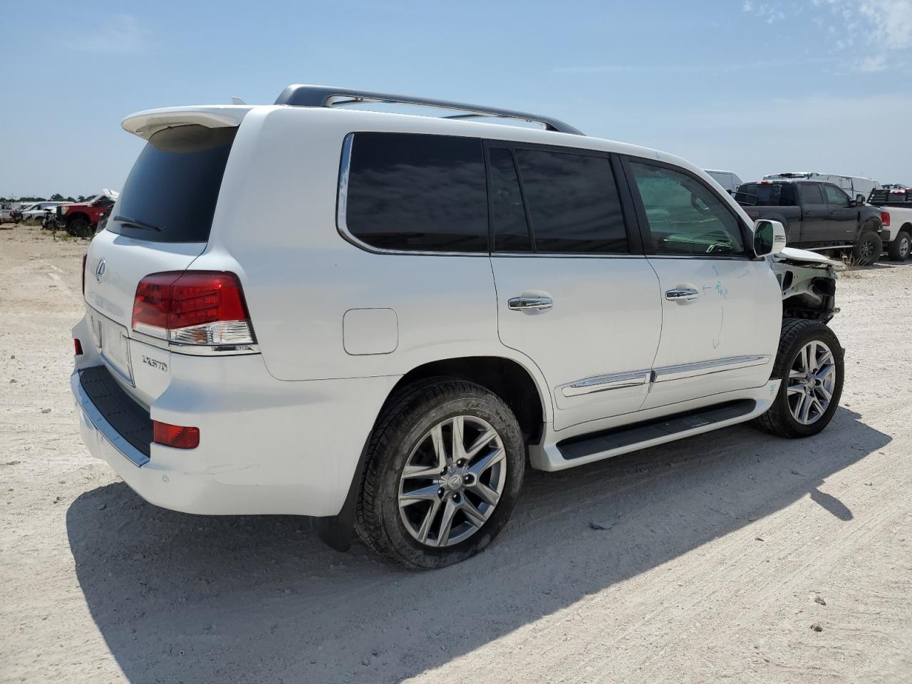 VIN JTJHY7AX4D4120119 2013 LEXUS LX570 no.3