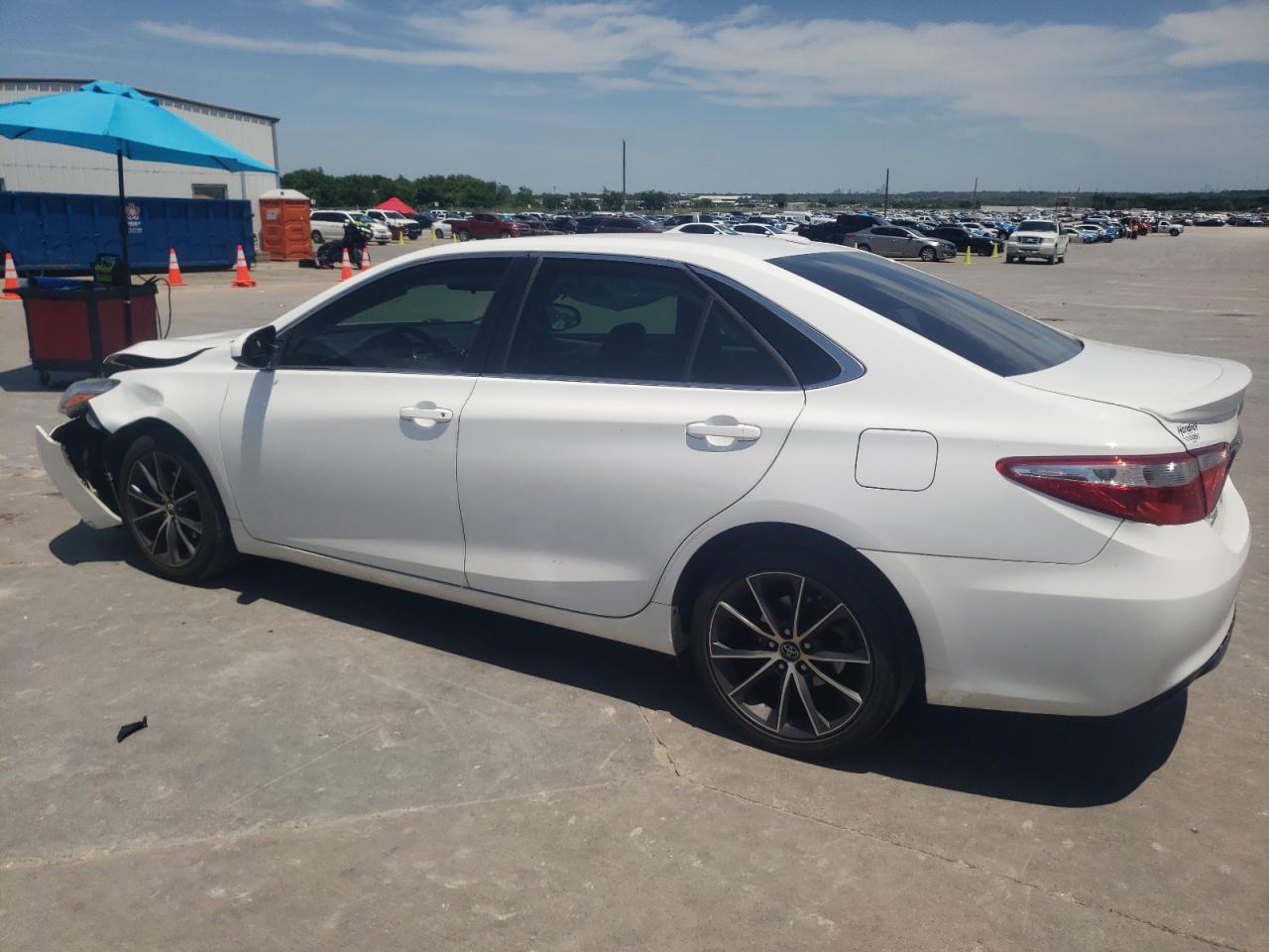 4T1BF1FK4HU437358 2017 TOYOTA CAMRY - Image 2