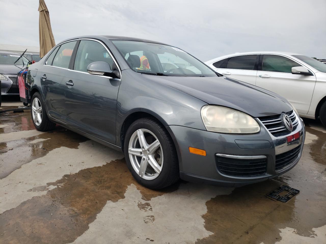 2010 Volkswagen Jetta - Image 4