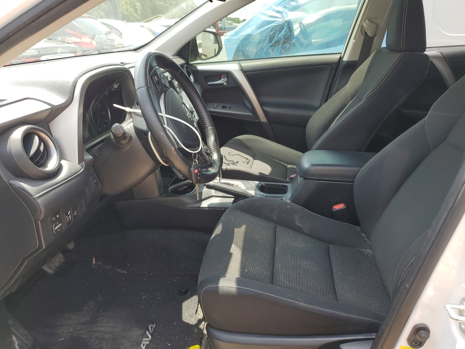 JTMWFREVXHD096211 2017 Toyota Rav4 Xle