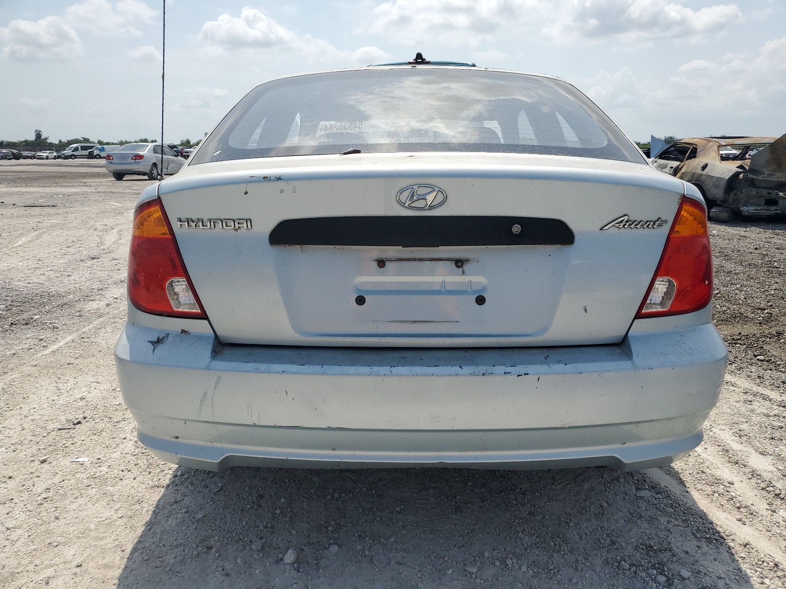 KMHCF35C44U302563 2004 Hyundai Accent L