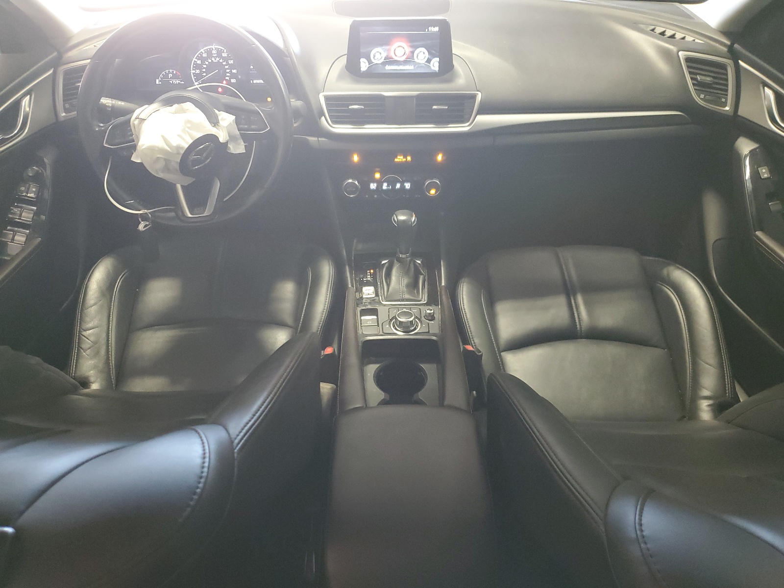 3MZBN1V39JM185731 2018 Mazda 3 Touring