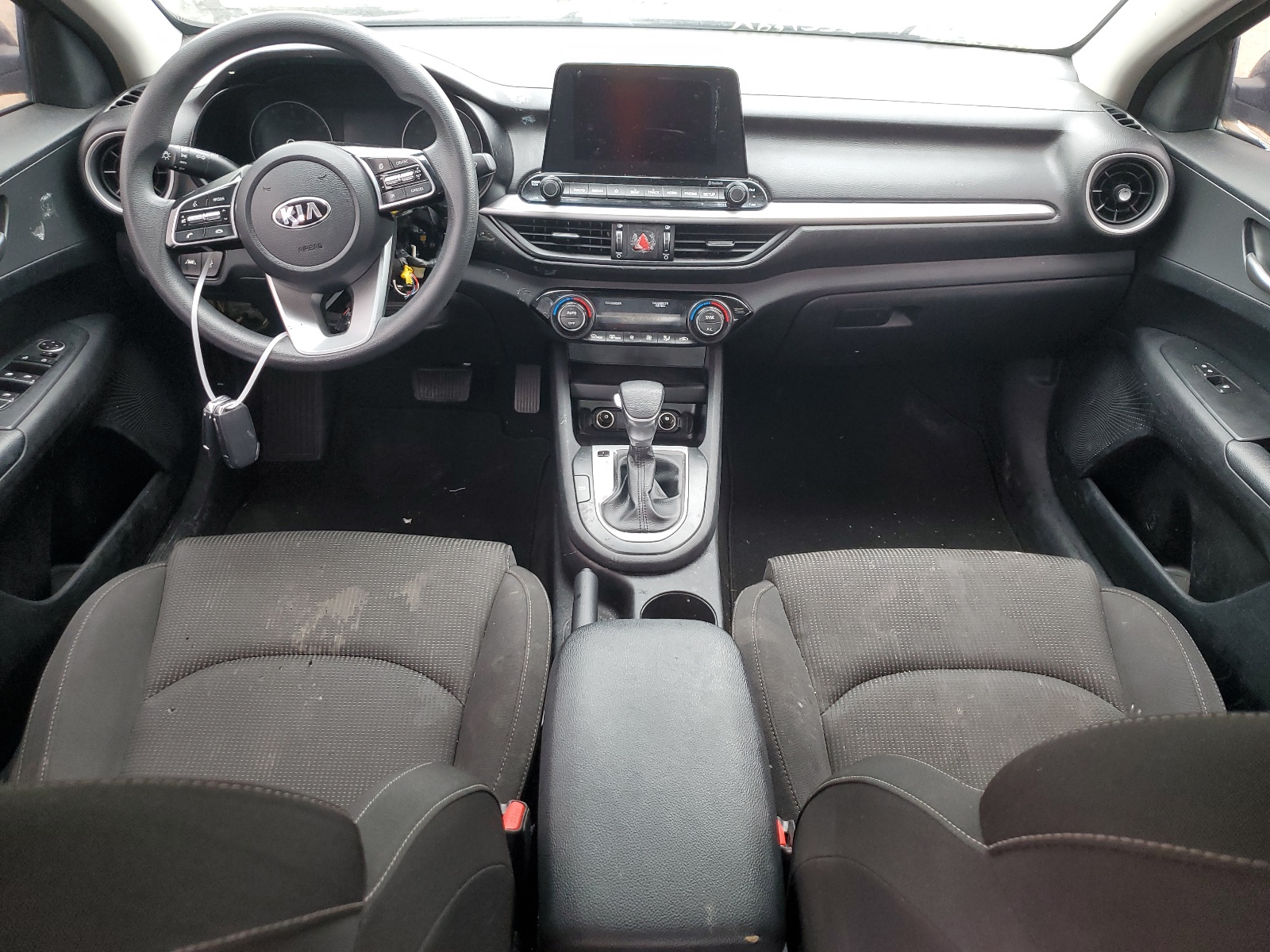 3KPF24AD2KE058117 2019 Kia Forte Fe