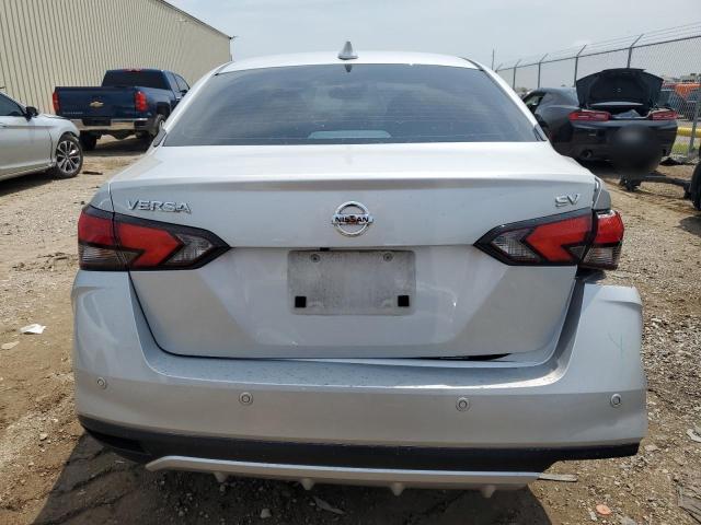  NISSAN VERSA 2021 Сріблястий