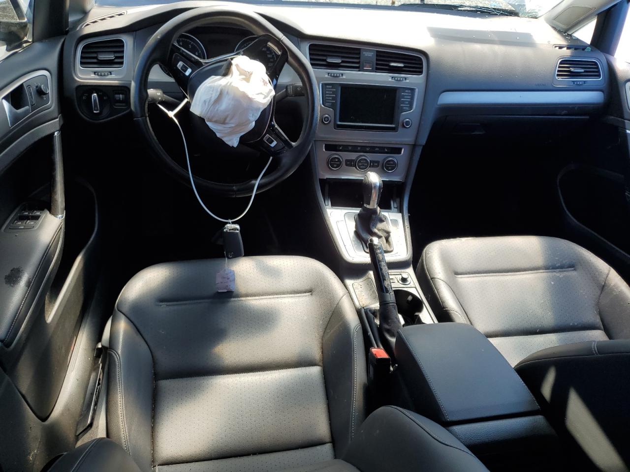 2017 Volkswagen Golf - Image 8