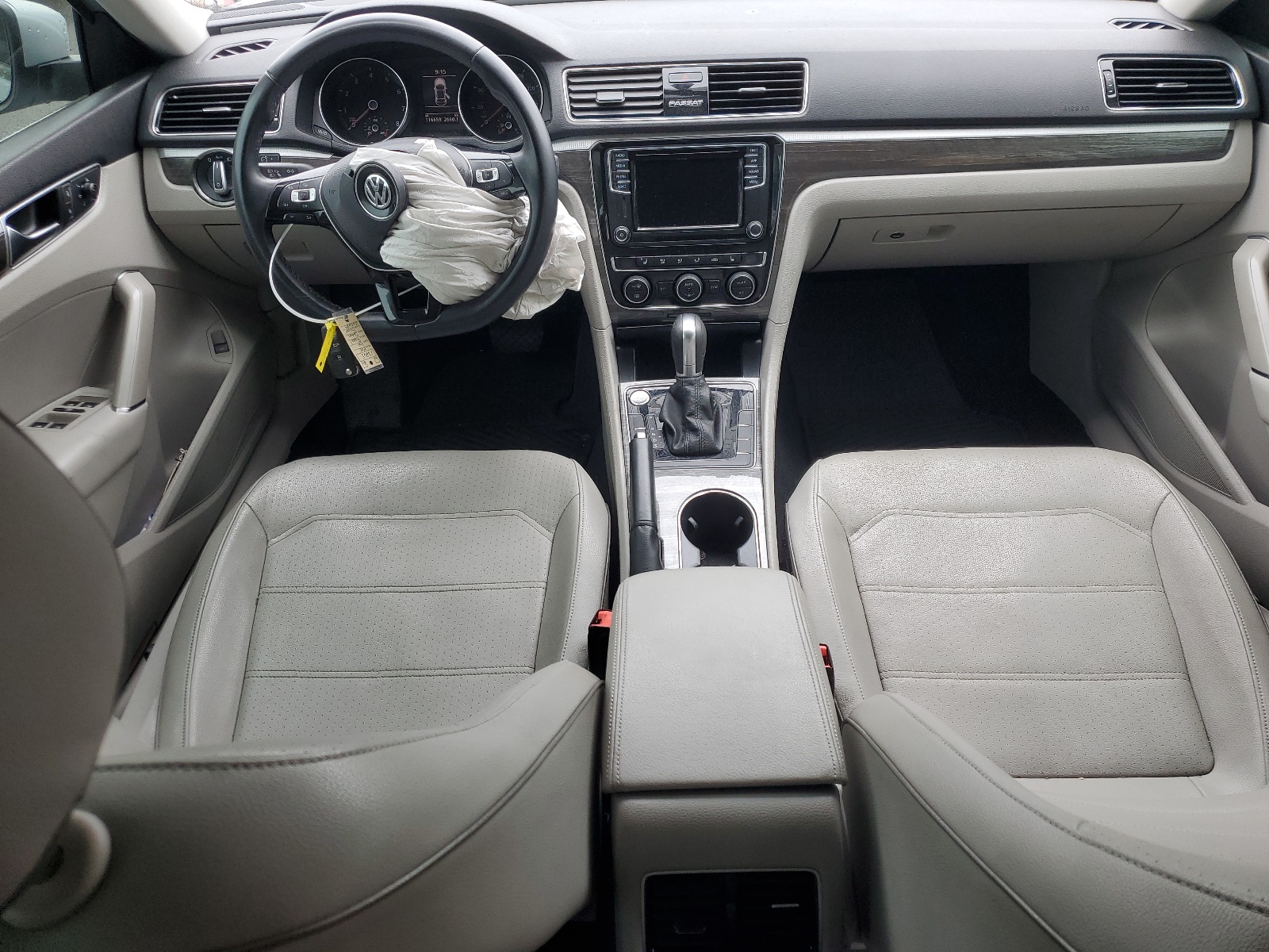 1VWBA7A31JC015689 2018 Volkswagen Passat Se