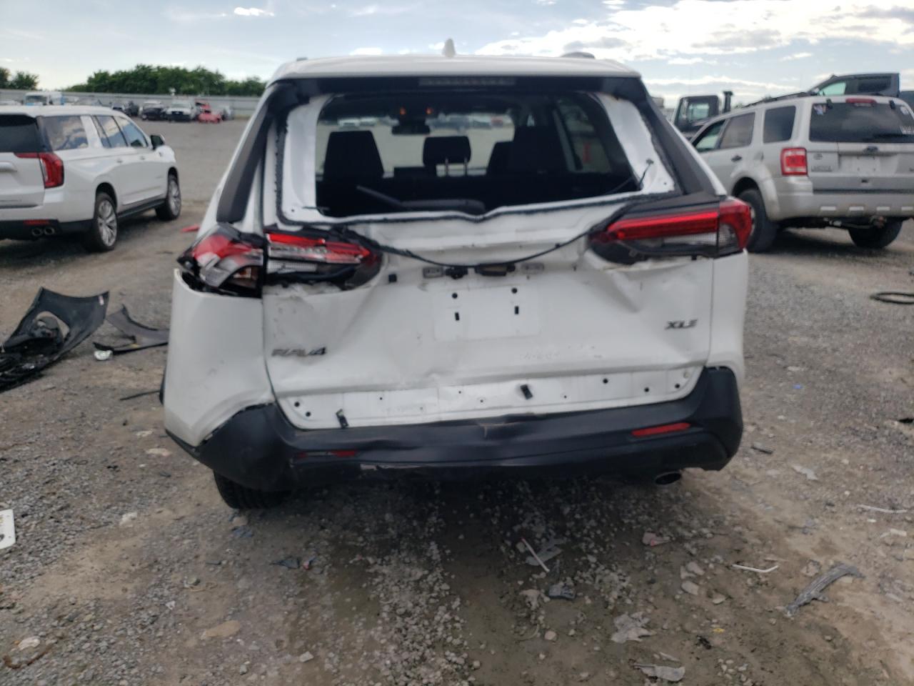 2020 Toyota Rav4 Xle VIN: 2T3W1RFV2LC046879 Lot: 56235004