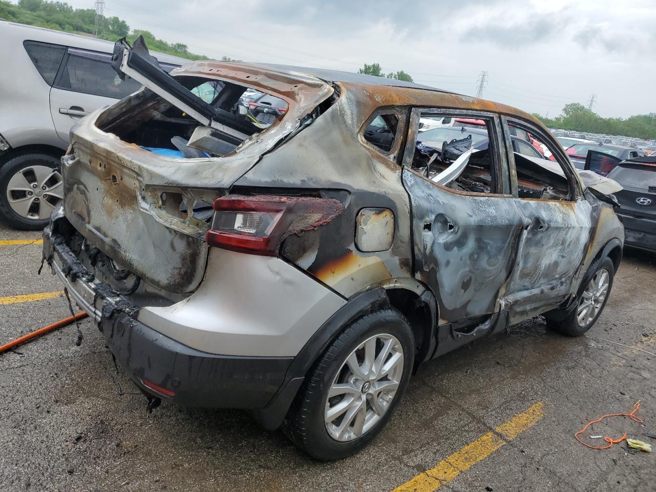 2021 Nissan Rogue - Image 3