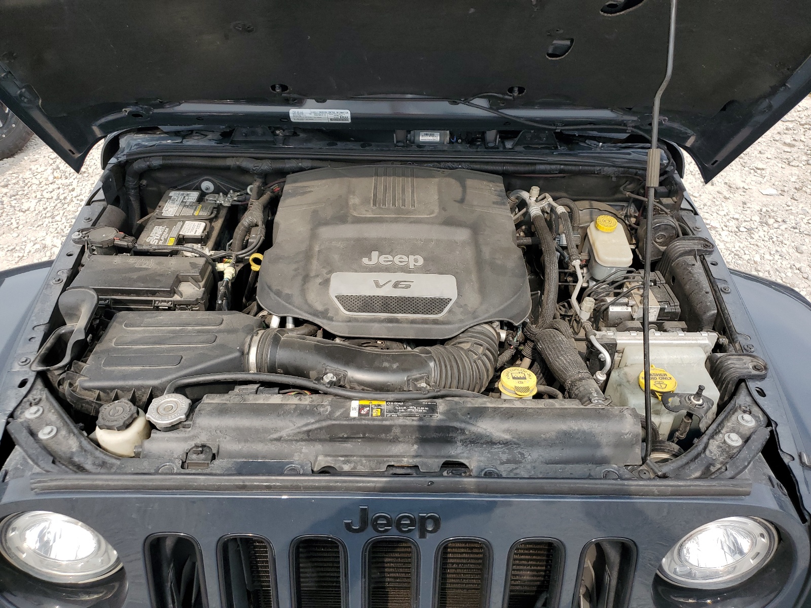 1C4HJWEG4HL679189 2017 Jeep Wrangler Unlimited Sahara