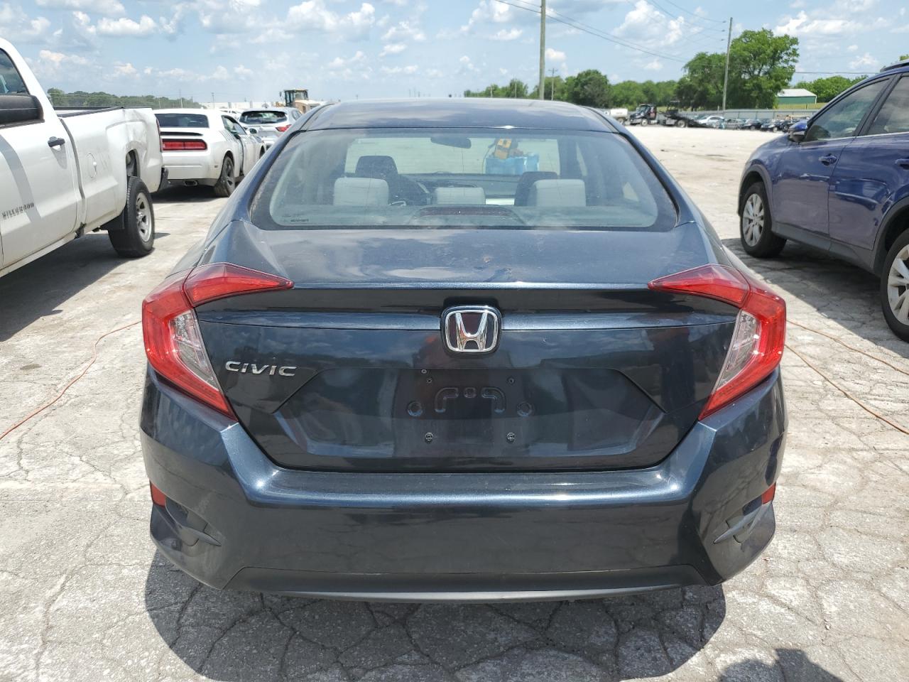 2HGFC2F54JH582926 2018 Honda Civic Lx