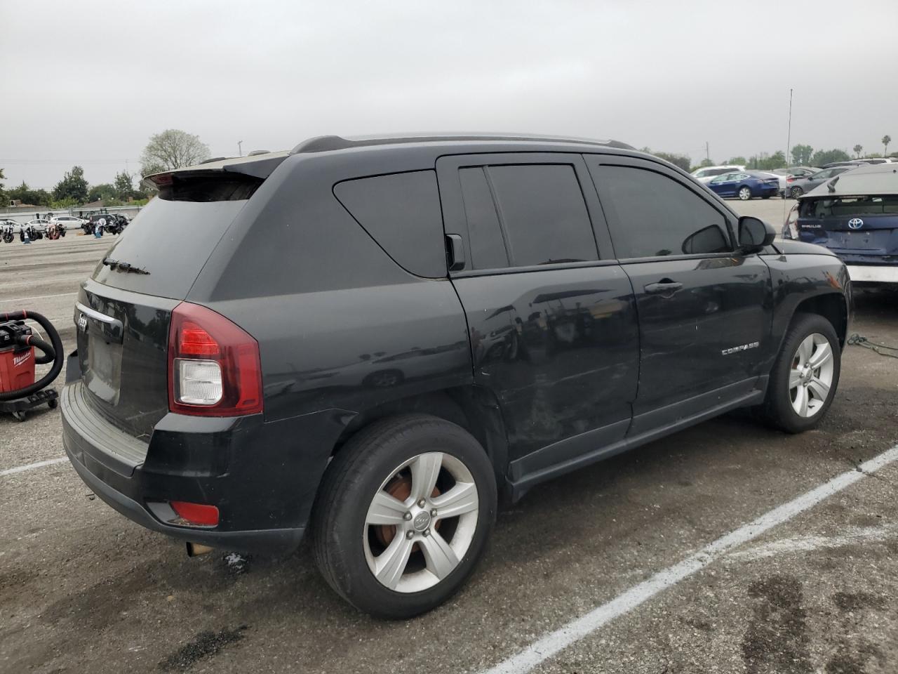 VIN 1C4NJCBA7GD810545 2016 JEEP COMPASS no.3