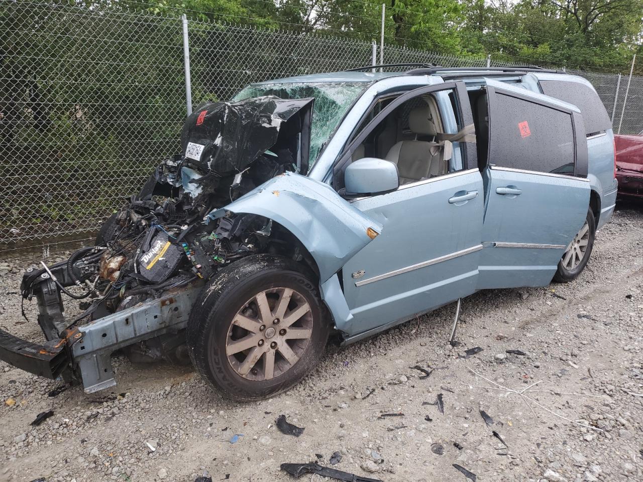 2009 Chrysler Town & Country - Image 1