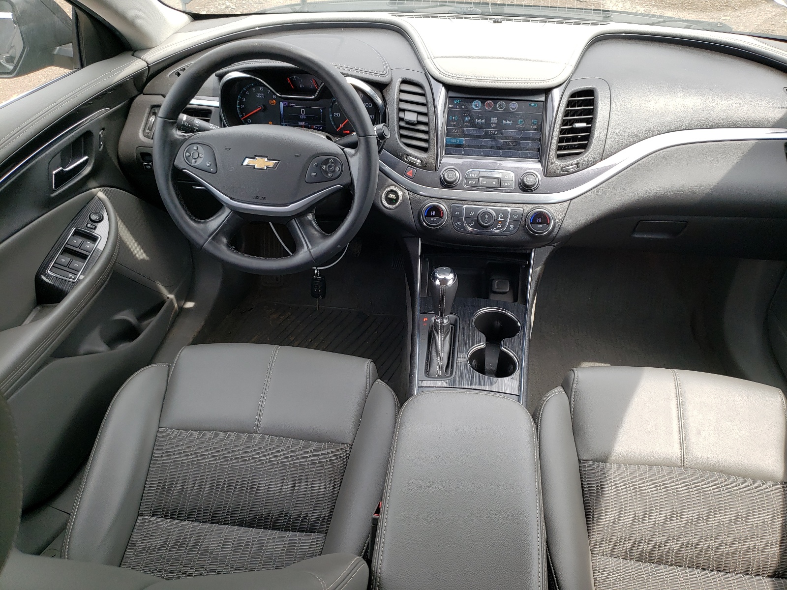 2G1105S32J9115613 2018 Chevrolet Impala Lt