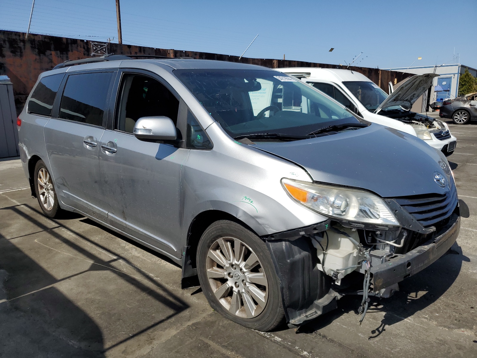 2013 Toyota Sienna Xle vin: 5TDYK3DC7DS394523