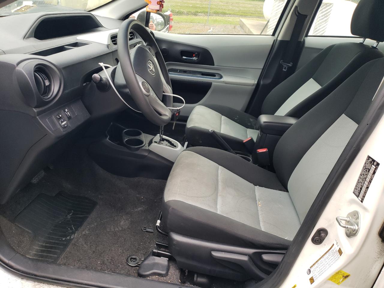 2012 Toyota Prius - Image 7