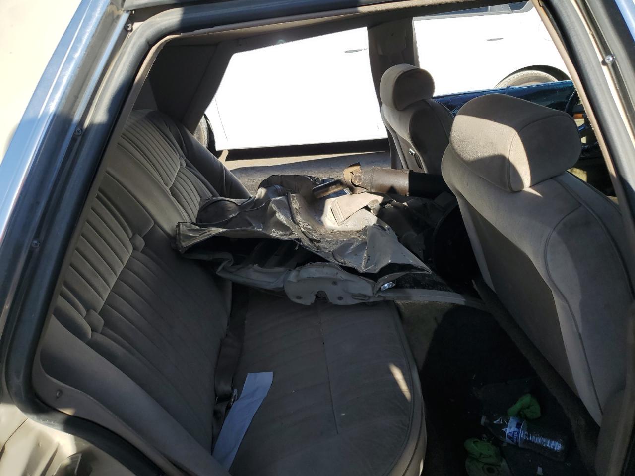 1988 Ford Crown Victoria S VIN: 2FABP72F7JX188412 Lot: 52728194