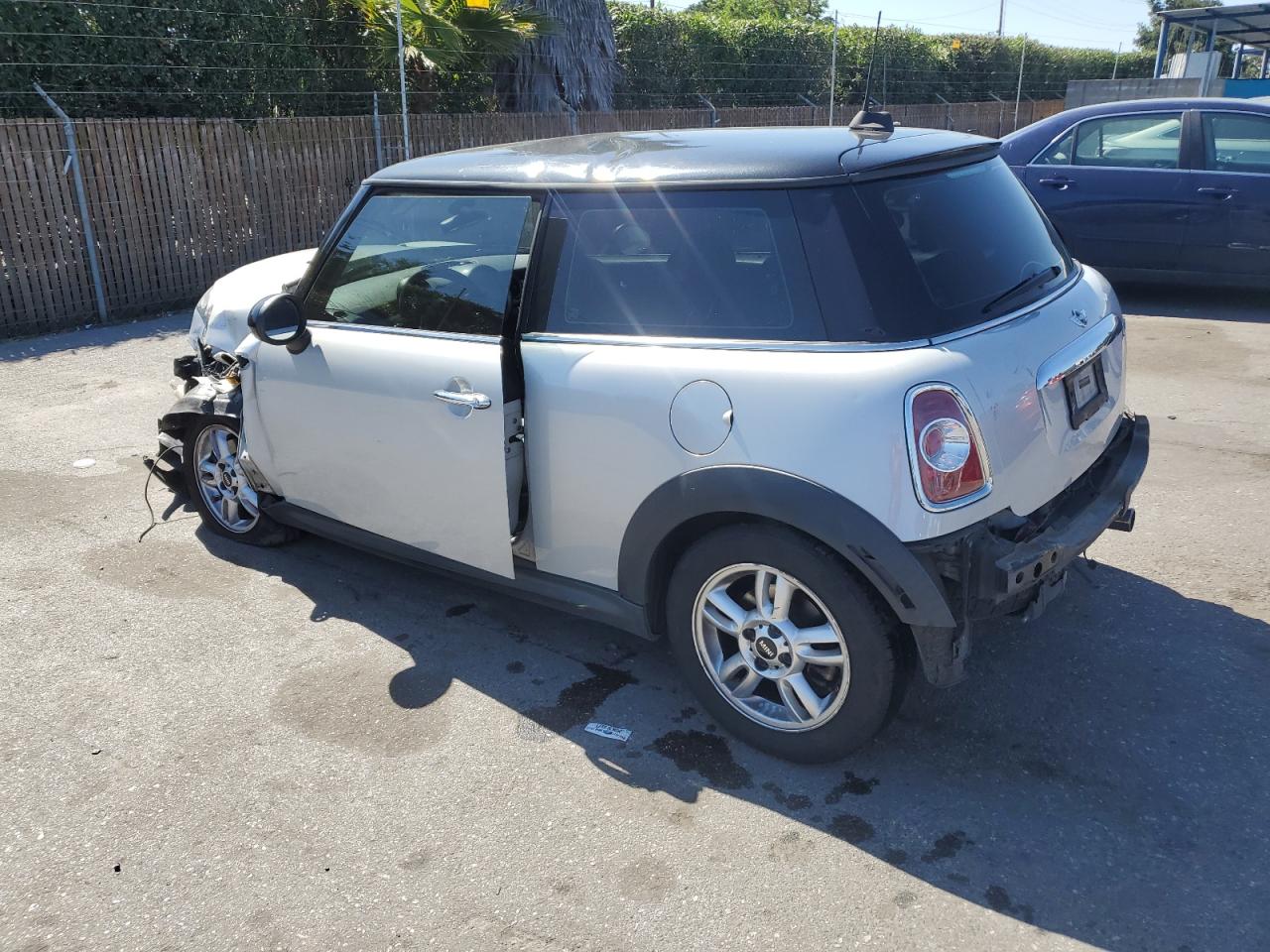 2011 Mini Cooper VIN: WMWSU3C53BT096128 Lot: 56327584