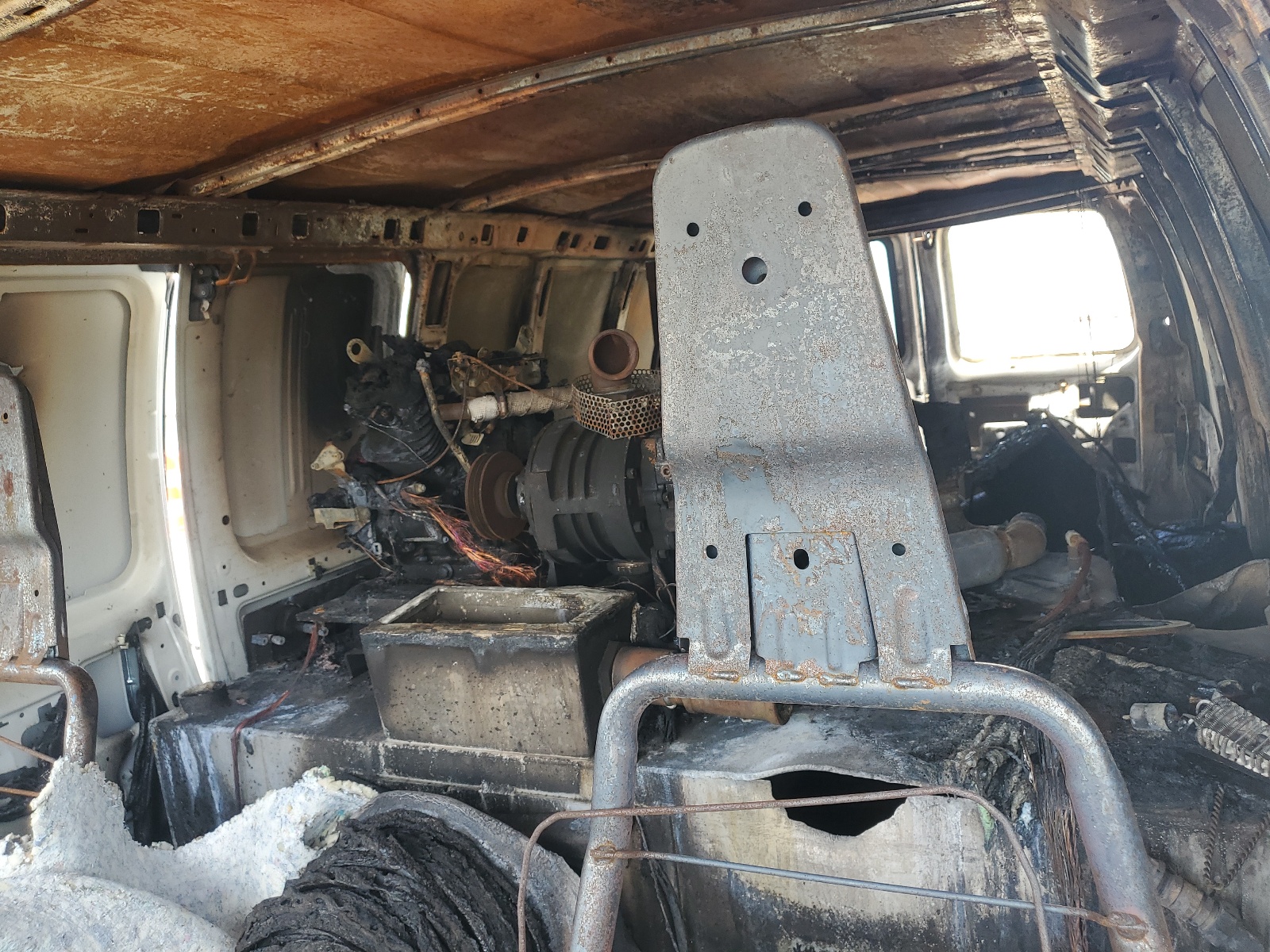 1GCWGBFPXK1171065 2019 Chevrolet Express G2500