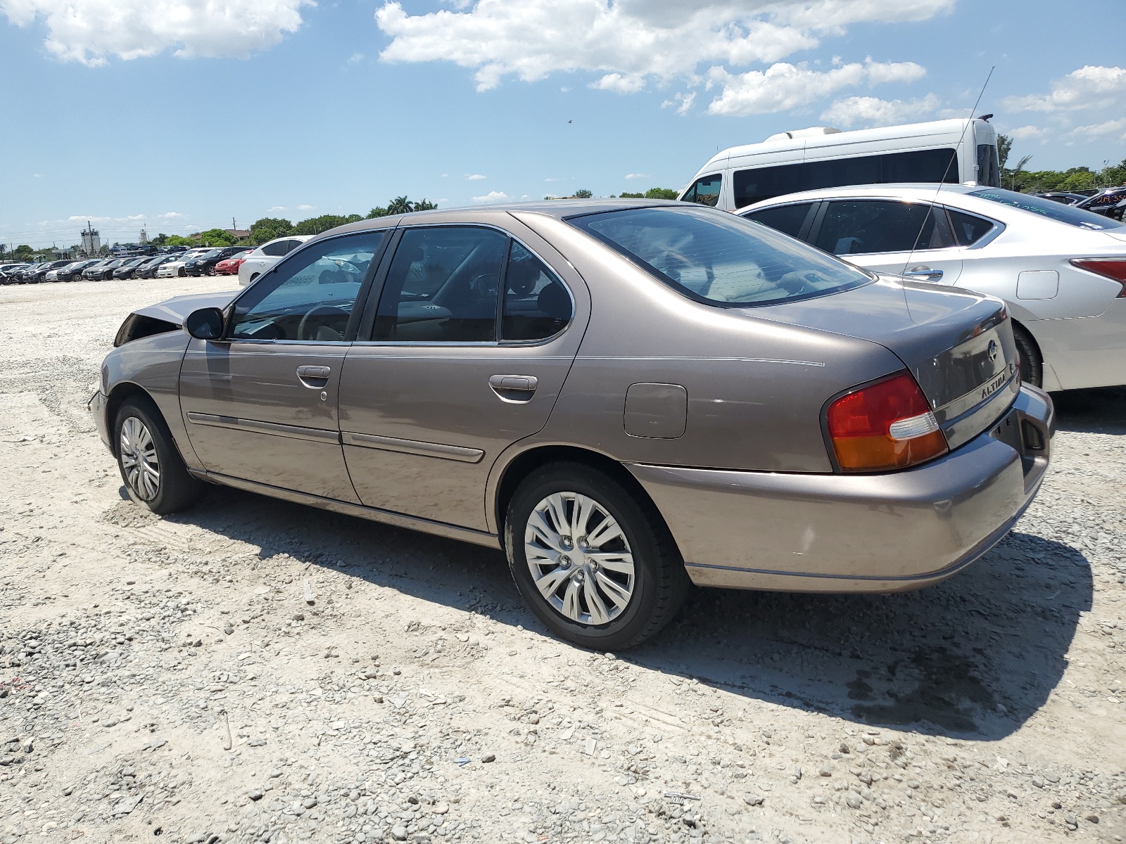 1N4DL01D4XC215230 1999 Nissan Altima Xe