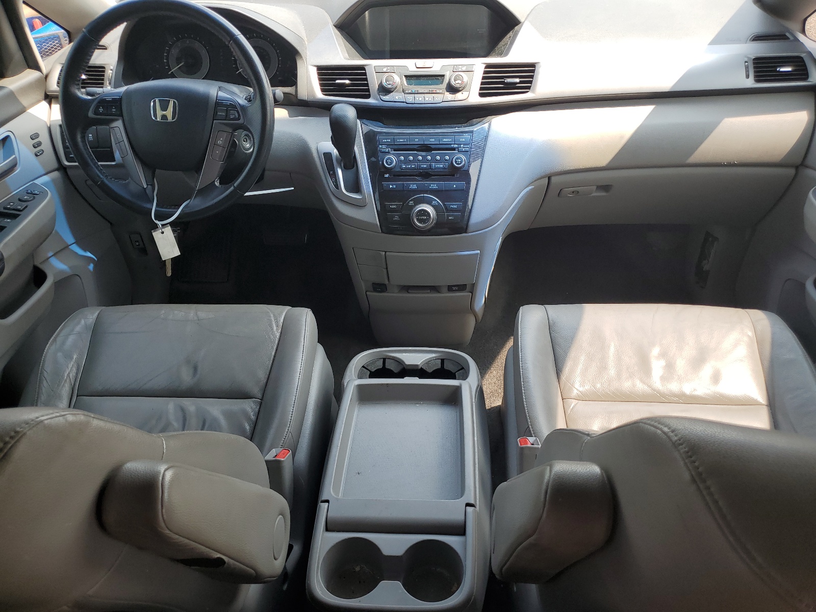 5FNRL5H96BB048556 2011 Honda Odyssey Touring