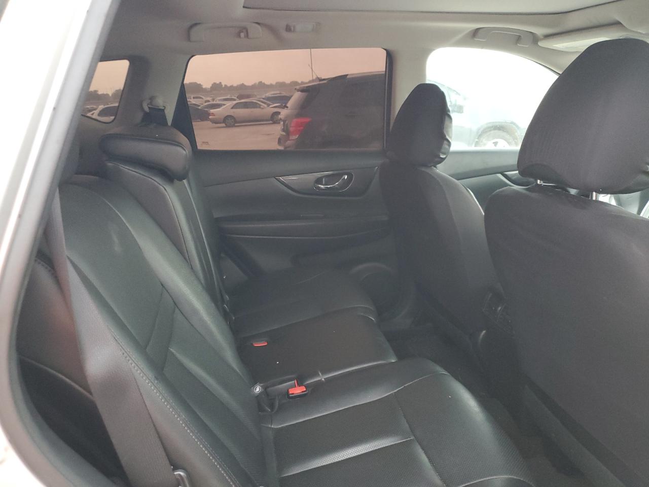 2016 Nissan Rogue - Image 12