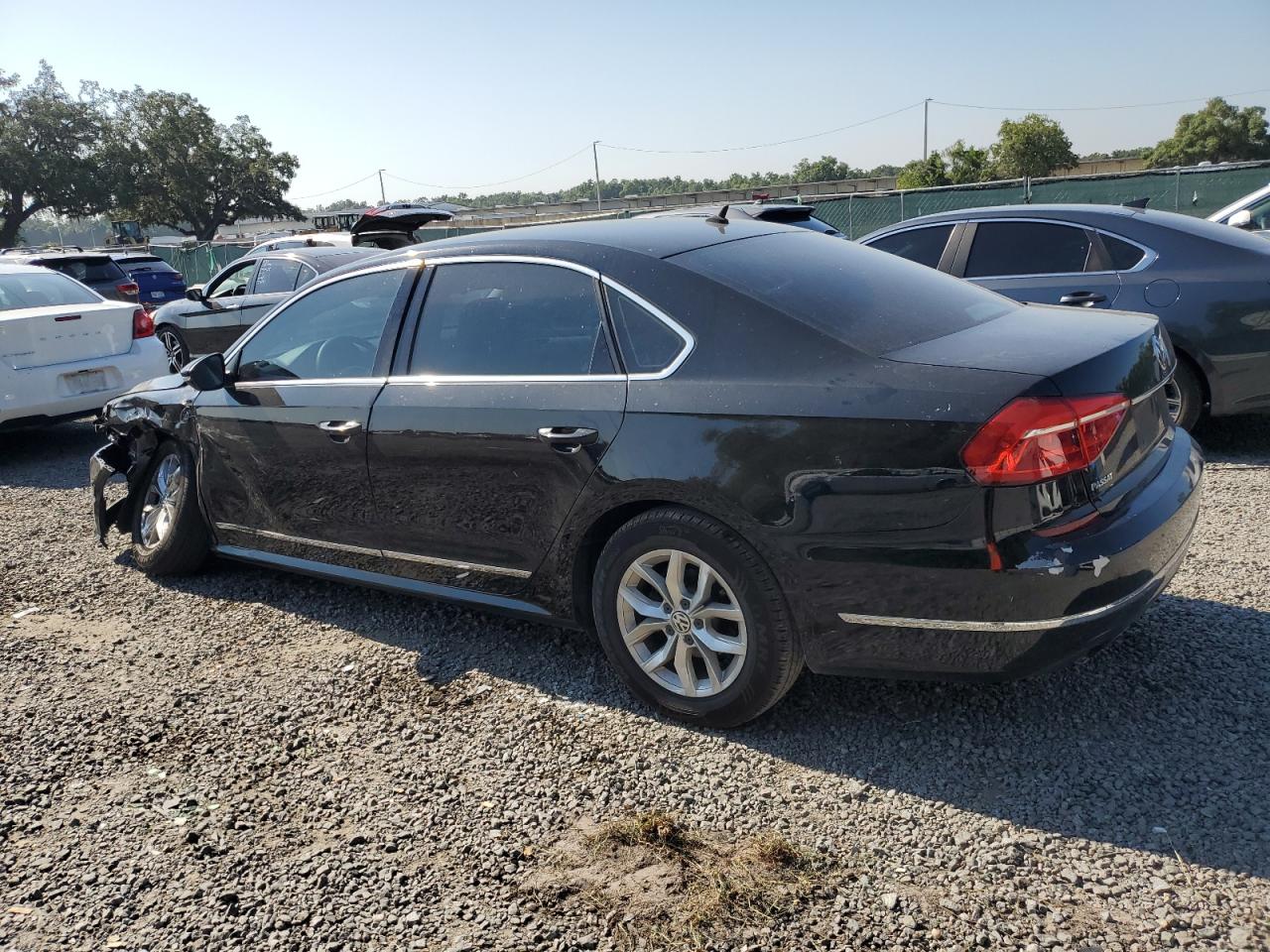 2016 Volkswagen Passat - Image 2